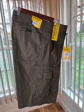 Stanley Olive Utility Cargo Shorts size 40 waist NWT